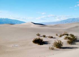 Ванны из горячего песка применяли индейцы со времен цивилизации Майя. Центральная Калифорния, пески "Долины смерти"