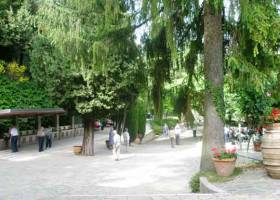 Кьянчано Терме, Италия. Воды парка Фуколи помогают при мочекаменной болезни