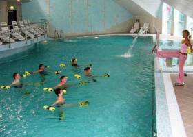 Лечебная физкультура в бассейне. Отель "Югорская долина", Хаты-Мансийск